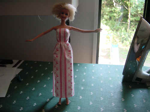 columna de modelo simple lápiz largo sin tirantes vestido de Barbie